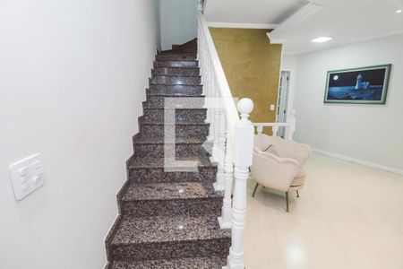 Escada de casa para alugar com 3 quartos, 232m² em Jardim Paraíso, São Paulo