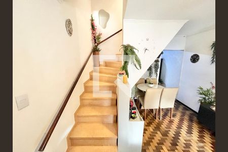 Escada de casa à venda com 2 quartos, 128m² em Jardim S Kemel, São Paulo