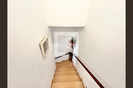 Escada de casa à venda com 2 quartos, 128m² em Jardim S Kemel, São Paulo