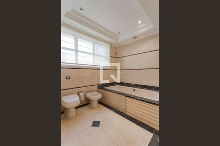 Suíte 1 de apartamento para alugar com 2 quartos, 261m² em Moinhos de Vento, Porto Alegre