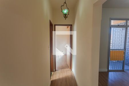 Corredor de apartamento para alugar com 2 quartos, 70m² em Santa Tereza, Belo Horizonte