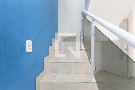 Escada  de casa à venda com 3 quartos, 100m² em Cidade Nitro Química, São Paulo