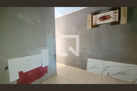 Sala de casa para alugar com 2 quartos, 125m² em Jardim do Vale, Itaquaquecetuba