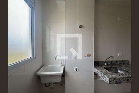 Cozinha e Área de Serviço de apartamento para alugar com 2 quartos, 45m² em Tijuca, Belo Horizonte