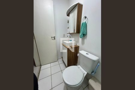 Banheiro de apartamento à venda com 2 quartos, 47m² em Cavalhada, Porto Alegre