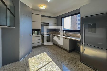 Apartamento para alugar com 3 quartos, 185m² em Belvedere, Belo Horizonte