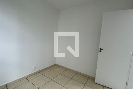 Quarto 2 de apartamento para alugar com 2 quartos, 46m² em Mantiquira, Duque de Caxias
