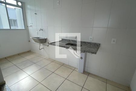 Cozinha de apartamento para alugar com 2 quartos, 46m² em Mantiquira, Duque de Caxias