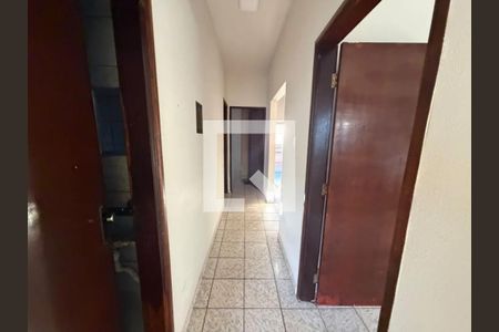Corredor de casa para alugar com 3 quartos, 115m² em Santa Mônica, Uberlândia