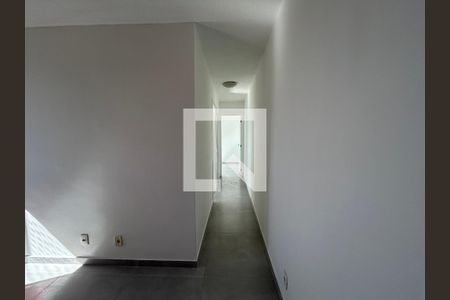 Corredor de apartamento para alugar com 2 quartos, 47m² em Rocha Miranda, Rio de Janeiro