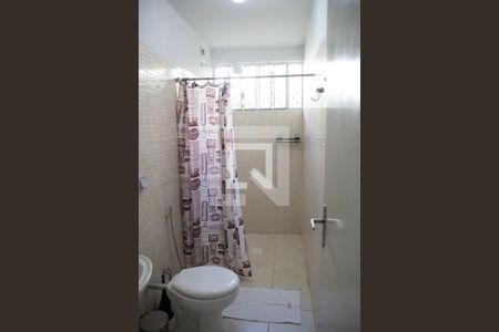 Banheiro de kitnet/studio para alugar com 1 quarto, 38m² em Setor Aeroporto, Goiânia