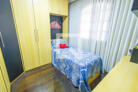 quarto 2 de casa à venda com 3 quartos, 360m² em Floramar, Belo Horizonte