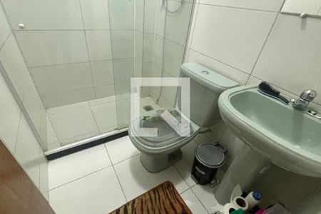 Banheiro de casa para alugar com 2 quartos, 70m² em Jardim Portugal, Duque de Caxias