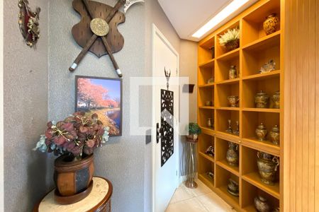 Hall de entrada de apartamento para alugar com 1 quarto, 45m² em Funcionários, Belo Horizonte