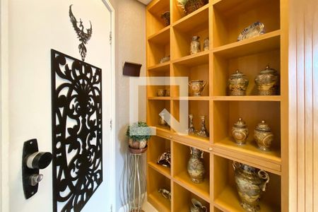 Hall de entrada de apartamento para alugar com 1 quarto, 45m² em Funcionários, Belo Horizonte