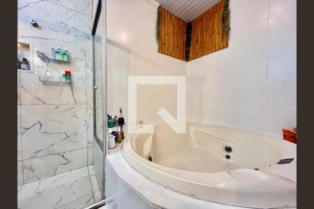 Banheiro de casa à venda com 3 quartos, 110m² em São José, Canoas