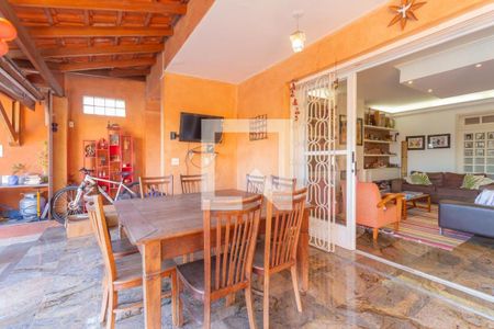 Casa à venda com 4 quartos, 300m² em Sumaré, São Paulo