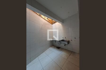 Banheiro de casa para alugar com 3 quartos, 100m² em Alípio de Melo, Belo Horizonte