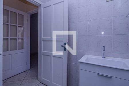 banheiro social casa 1_4 de casa à venda com 4 quartos, 266m² em Vila Brasilio Machado, São Paulo