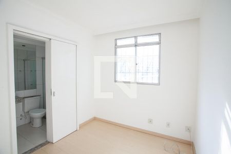 Quarto Suíte de apartamento para alugar com 3 quartos, 58m² em Kennedy, Contagem