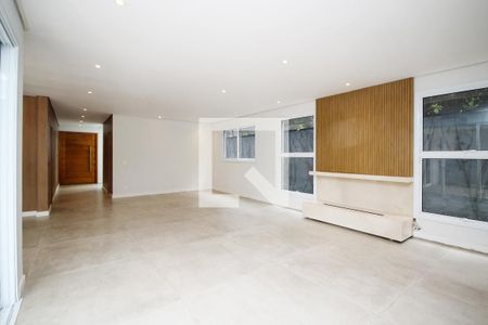 Sala  de casa de condomínio para alugar com 4 quartos, 400m² em Rio Cotia, Cotia
