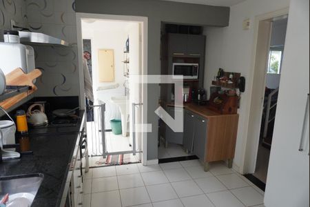 Cozinha de casa de condomínio para alugar com 3 quartos, 180m² em Tamboré, Santana de Parnaíba