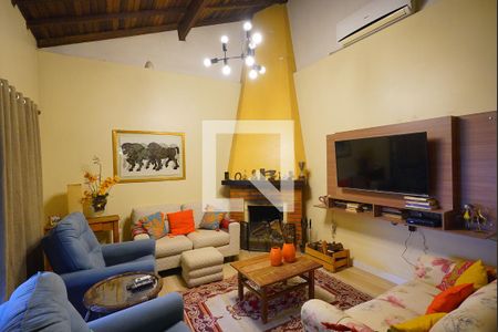 Sala de casa à venda com 3 quartos, 400m² em Teresópolis, Porto Alegre