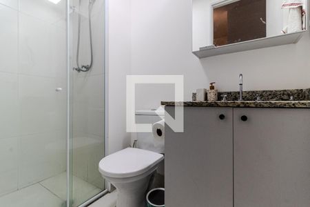 Banheiro de kitnet/studio para alugar com 1 quarto, 27m² em República, São Paulo