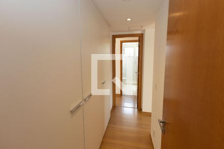 Corredor para os Quartos de apartamento para alugar com 3 quartos, 125m² em Vila da Serra, Nova Lima