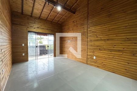 Sala  de casa para alugar com 2 quartos, 70m² em Carianos, Florianópolis