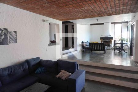 Sala de TV de casa de condomínio à venda com 3 quartos, 500m² em Morada dos Pássaros, Barueri