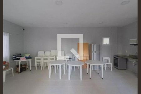 Apartamento à venda com 2 quartos, 51m² em Parque Maria Domitila, São Paulo