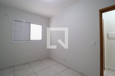 Quarto 1 de apartamento para alugar com 2 quartos, 55m² em Jaraguá, Uberlândia