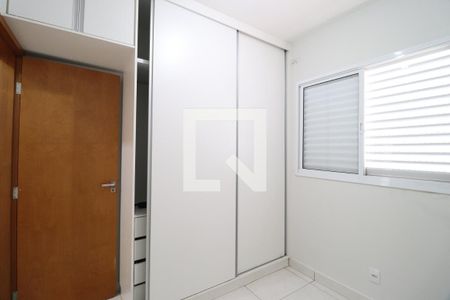 Quarto 2 de apartamento para alugar com 2 quartos, 55m² em Jaraguá, Uberlândia