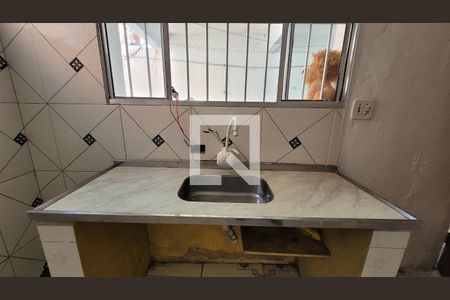 Sala/Cozinha de casa para alugar com 1 quarto, 30m² em Chácara Holiday, Itaquaquecetuba