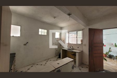 Sala/Cozinha de casa para alugar com 1 quarto, 30m² em Chácara Holiday, Itaquaquecetuba