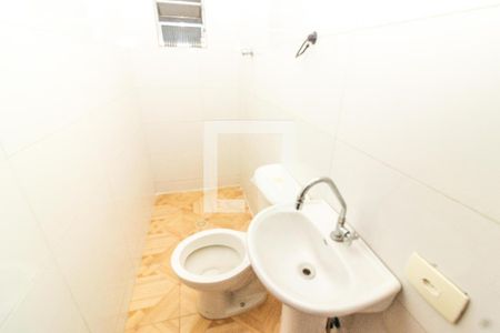 Banheiro de casa para alugar com 1 quarto, 68m² em Jardim Belcito, São Paulo