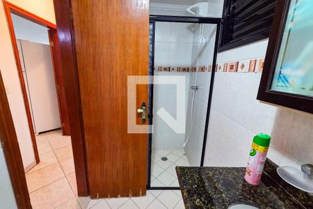 Banheiro de apartamento para alugar com 2 quartos, 90m² em Vila Tupi, Praia Grande