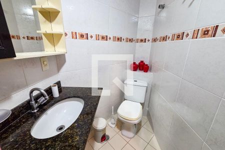 Banheiro de apartamento para alugar com 2 quartos, 90m² em Vila Tupi, Praia Grande