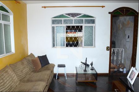Sala de casa para alugar com 2 quartos, 148m² em São Gabriel, Belo Horizonte
