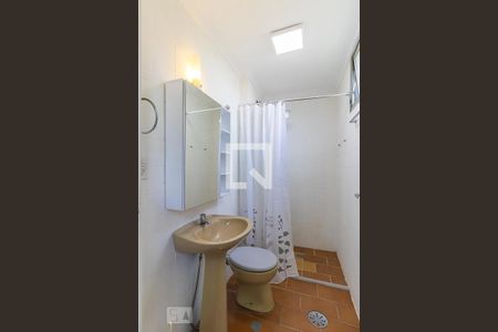 Banheiro de apartamento à venda com 1 quarto, 49m² em Cambuí, Campinas
