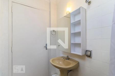 Banheiro de apartamento à venda com 1 quarto, 49m² em Cambuí, Campinas