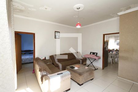 Sala de casa à venda com 6 quartos, 190m² em Vista Alegre, Belo Horizonte