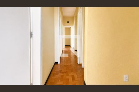 Corredor de casa para alugar com 6 quartos, 360m² em Alto Barroca, Belo Horizonte
