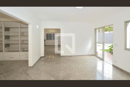 Casa à venda com 4 quartos, 450m² em Boaçava, São Paulo