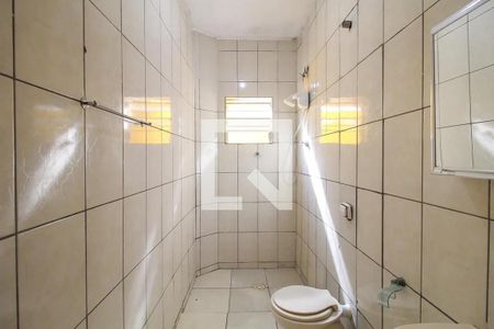 Banheiro de casa para alugar com 1 quarto, 60m² em Jardim das Camelias, São Paulo