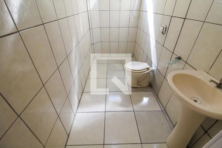 Banheiro de casa para alugar com 1 quarto, 60m² em Jardim das Camelias, São Paulo