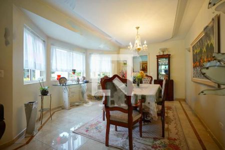 Casa à venda com 5 quartos, 440m² em Jardim Santa Helena, São Paulo