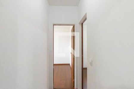 Corredor de apartamento para alugar com 3 quartos, 75m² em Novo Mundo, Curitiba