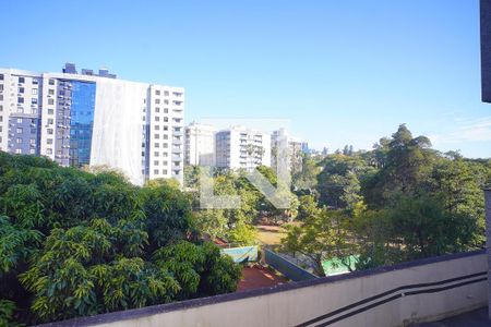 Quarto suíte _Vista  de apartamento para alugar com 2 quartos, 77m² em Moinhos de Vento, Porto Alegre